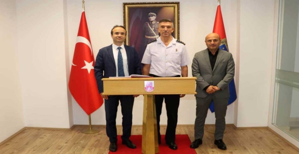 ORAL JANDARMA KOMUTANINI TEBRİK ETTİ