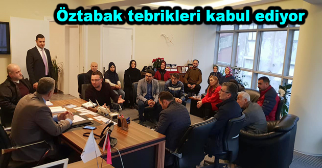 Öztabak tebrikleri kabul ediyor