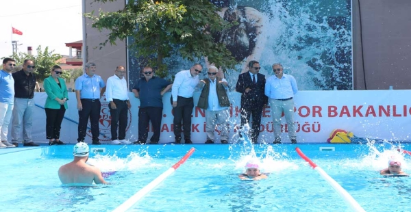 PORTATİF YÜZME HAVUZU AÇILDI