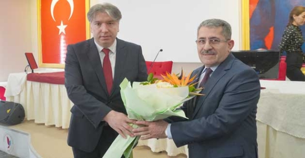 REKTÖR BAHÇEKAPILI GÖREVE BAŞLADI