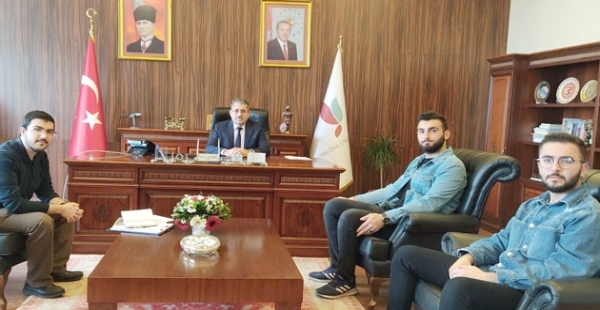 ​REKTÖR CEBECİ ÖĞRENCİLERİ DİNLEDİ