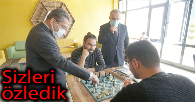 Rektör öğrencilerle Genç ofiste buluştu