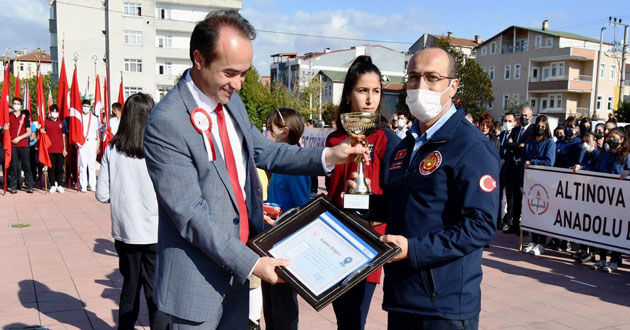 ​Şampiyon itfaiyeciler kupasını aldı