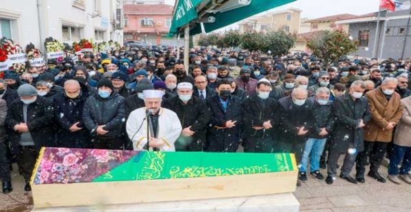 Silpagar annesini son yolculuğa uğurladı
