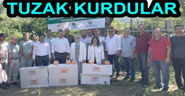 SİNEKLER İÇİN TUZAK KURDULAR