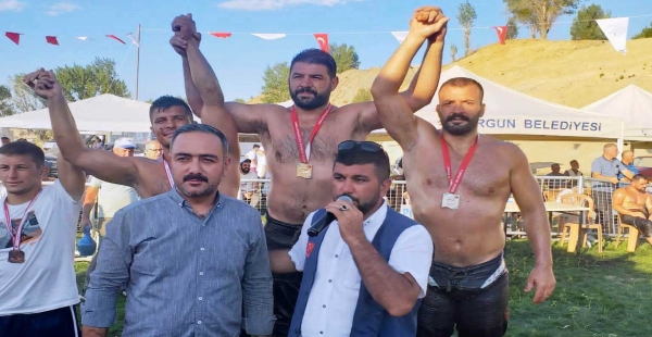 SORGUN GÜREŞLERİNE ALTINOVA DAMGASI