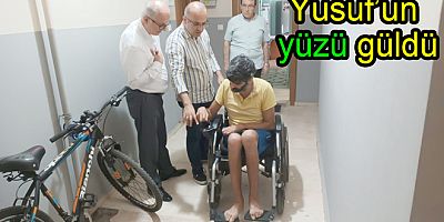 AKÜLÜ TEKERLEKLİ SANDALYESİNE KAVUŞTU