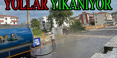 ALTINOVA’DA YOLLAR YIKANIYOR