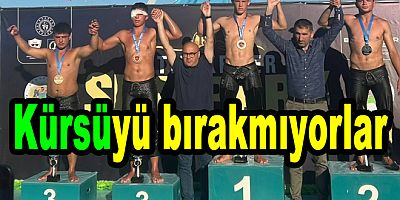 ALTINOVA’NIN GÜREŞÇİLERİ ZİRVEYİ BIRAKMIYOR