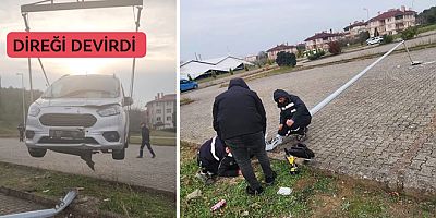 ARABA ELEKTRİK DİREĞİNİ DEVİRDİ