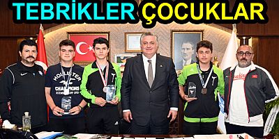 BAŞKAN GÜREL KARATECİLERİ KUTLADI