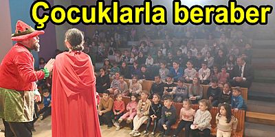 BAŞKAN TUTUK ÇOCUKLARLA TİYATRO SEYRETTİ