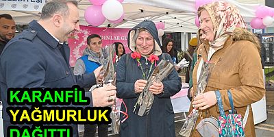 BAŞKAN TUTUK KARANFİL DAĞITTI