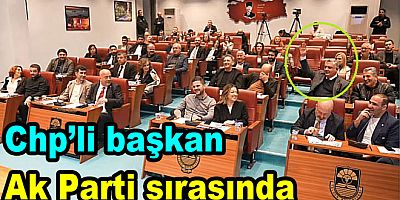 CHP'Lİ BASKAN GÜREL AK PARTİ SIRALARINA OTURDU