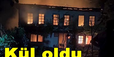 KARADERE KÖYÜ'NDE 2 KATLI EV KÜLE DÖNDÜ