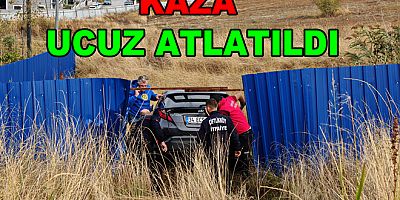 KONTROLDEN ÇIKAN ARAÇ DEMİR BARİYERLERE ÇARPTI