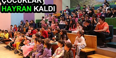 OKAN OKAY ÇOCUKLARI EĞLENDİRDİ