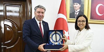 REKTÖRDEN YENİ VALİYE TEBRİK