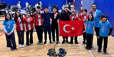 ROBOT YARIŞMASINDA MEHMET AKİF AVRUPA ŞAMPİYONU