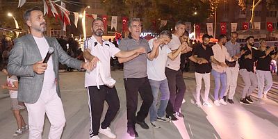 TÜRKÜ SÖYLEYEREK EĞLENDİLER