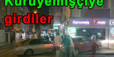 YALOVA'DA ÇARPIŞAN İKİ OTOMOBİL KURUYEMİŞ DÜKKÂNINA GİRDİ