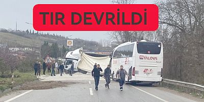 YALOVA 'DA TIR DEVRİLDİ OTOBÜS ÇARPTI