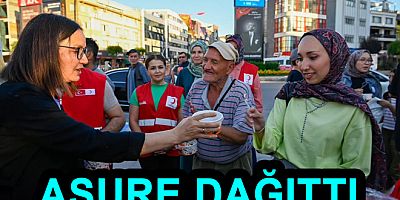 YALOVA KIZILAY ŞUBESİ AŞURE DAĞITTI