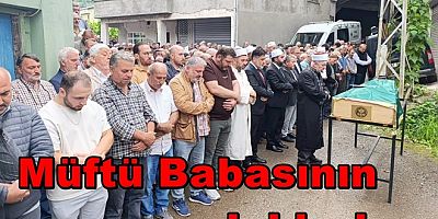 YALOVA MÜFTÜSÜ BABASININ CENAZE NAMAZINI KILDIRDI