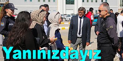 YALOVA POLİSİ ÖĞRENCİLERİN YANINDA