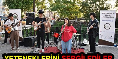 YETENEKLİ ÖĞRENCİLER KONSER VERDİ