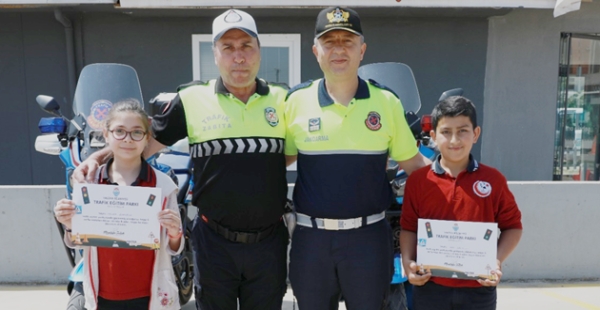 TRAFİK KURALARINI ÖĞRENDİLER