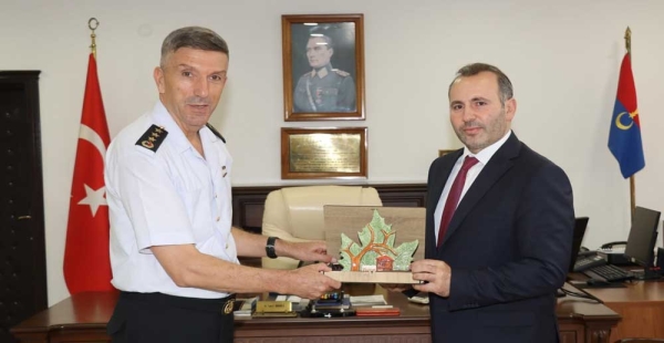 TUTUK ALBAYI TEBRİK ETTİ