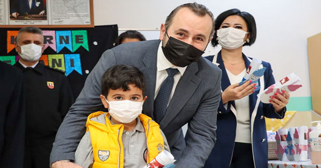 Tutuk karne dağıttı