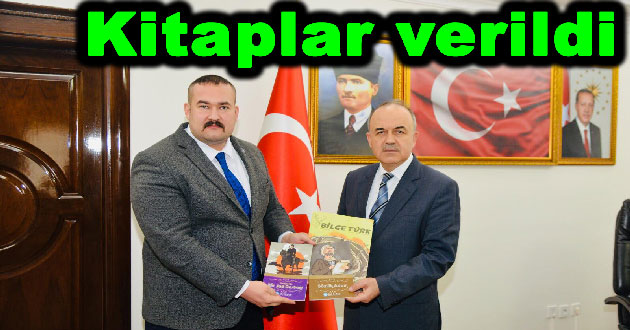 Ülkü Ocaklarından Valiye kitap verildi