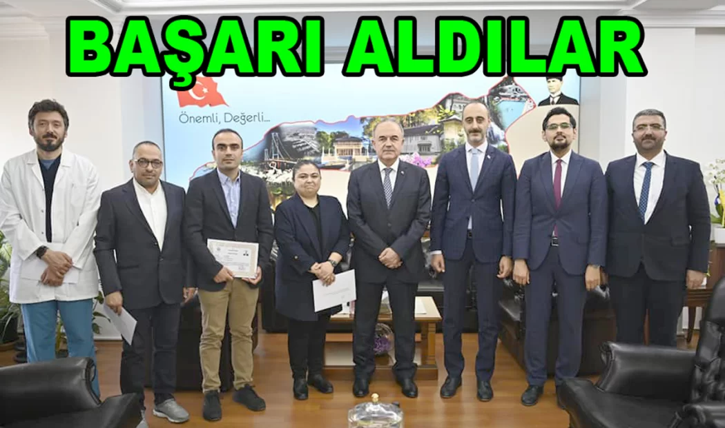 VALİLİKTEN DOKTORLARA BAŞARI PLAKETİ VERİLDİ
