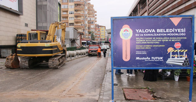 ​Yağmur suyu hattı döşeniyor