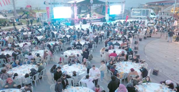 YALOVA BELEDİYESİ İFTAR VERDİ