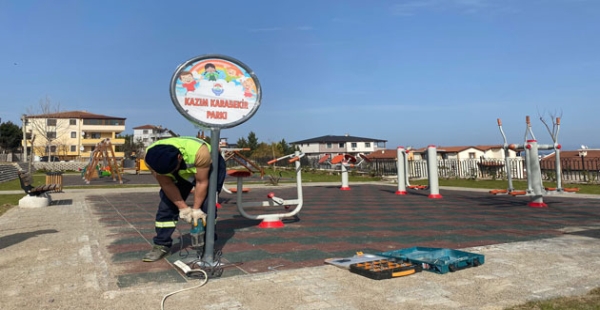 Yalova Belediyesi parkları onarıyor