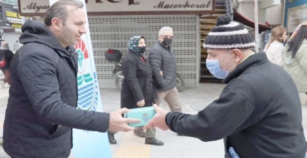 Yalova da kandil simidi dağıtıldı