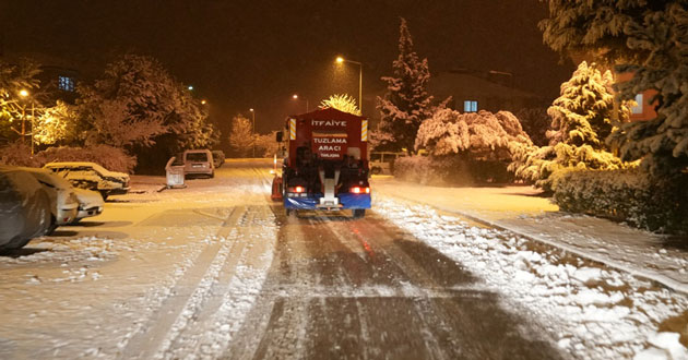 Yalova da karla mücadele devam ediyor
