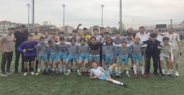YALOVA ÜNIVERSITESI U14 FUTBOL TAKIMI FINALDE