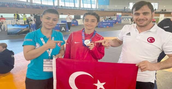 YALOVA'LI AYBÜKE DÜNYA İKİNCİSİ OLDU