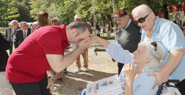 YAŞLILARIN HER ZAMAN YANINIZDAYIZ