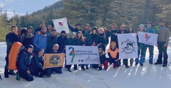 ​YAÜ dağcıları zirvede