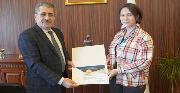 YAÜ öğrencisi Elif Bronz kazandı