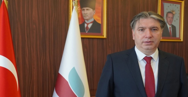 YAÜ REKTÖRÜ KADINLAR GÜNÜNÜ UNUTMADI