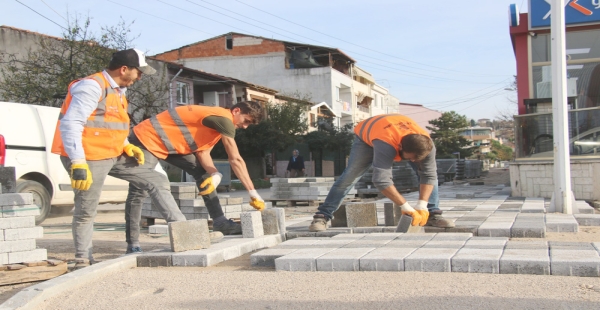 YOL VE KALDIRIMLAR YAPILIYOR