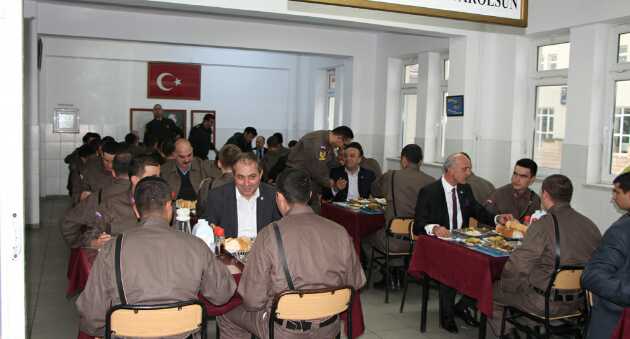 YTSO  ASKER KARAVANASINA KAŞIK SALLADI